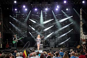 Band auf großer NDR-Sommertourbühne